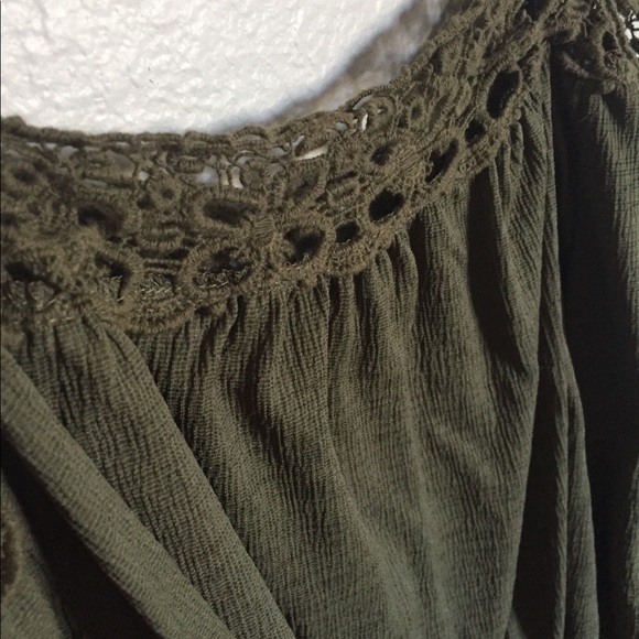 Olive off the shoulder long sleeve - Picture 3 of 4